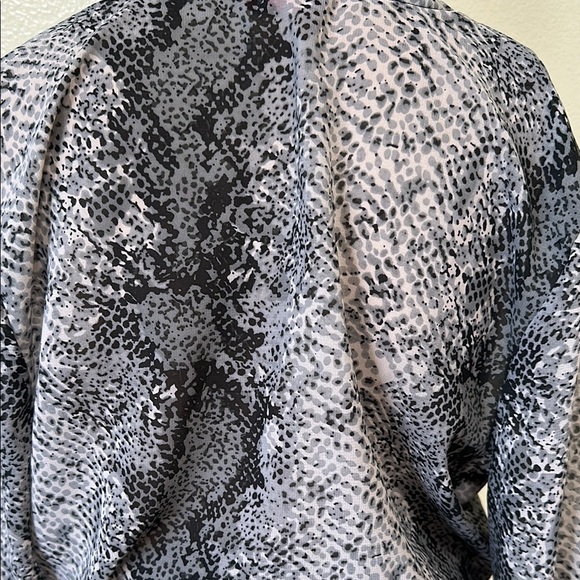 Guess Black and Gray Snake Print Crop Top - Picture 7 of 9